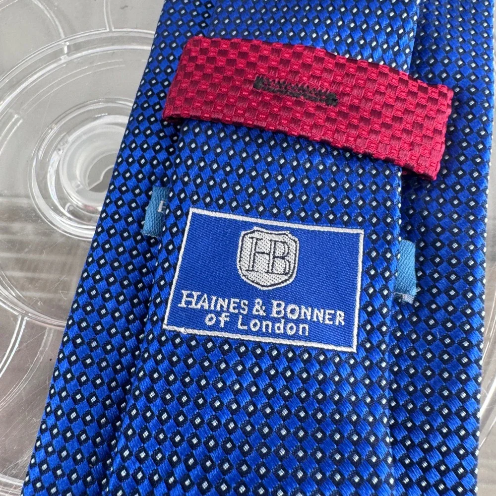 Haines & Bonner London Mens Silk Necktie Geometric Diamond Pattern Blue 3.25